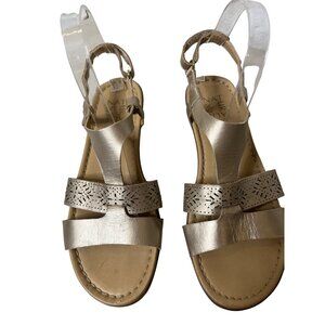 Naturalizer Womens Leather Sandals With Laser Cut Straps 8M Beige Ankle Closure